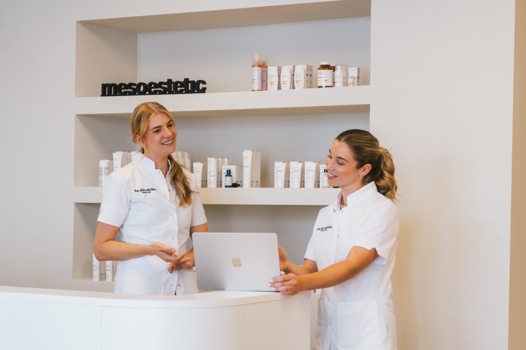 Ontspannen sfeer in de behandelkamer van The Skin Solution